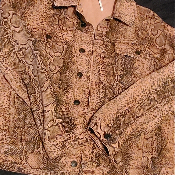 NEW🐍 Free People Snake Print Black and Brown Button Up Denim Jacket, Sma - Picture 12 of 14